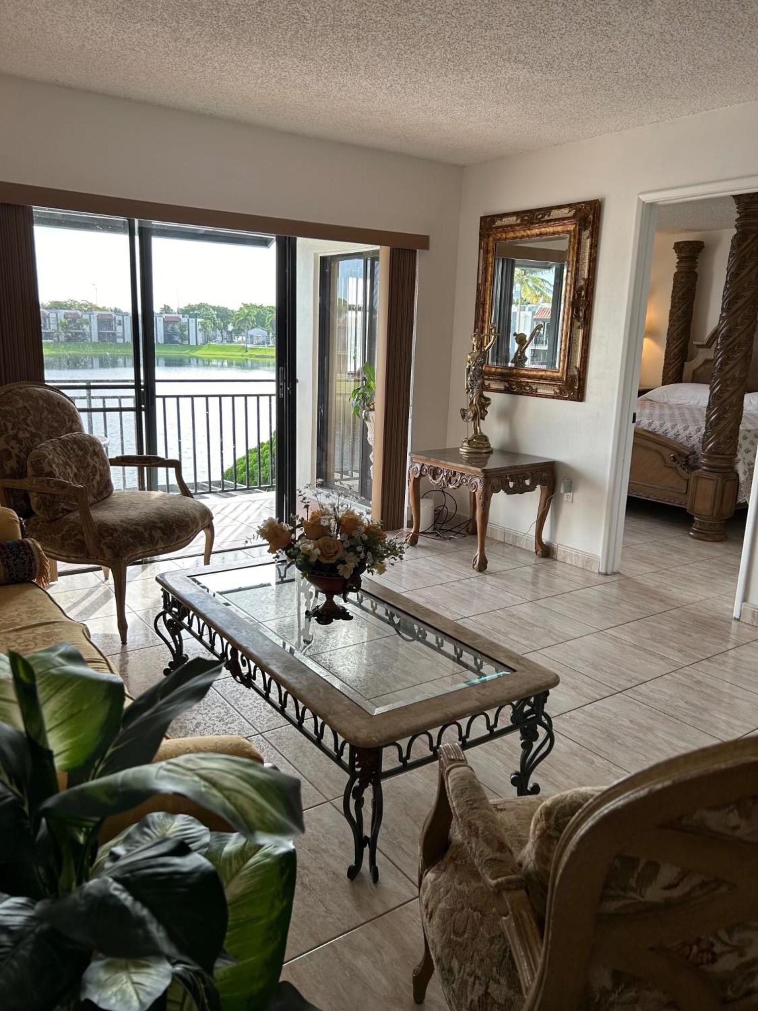 Beautiful Apartment With Very Elegant Colonial Decoration Tamiami Dış mekan fotoğraf